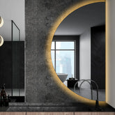Specchio LED Mezza Luna | Controllo tramite interruttore a muro | Luce bianca calda - Reyze Serie Ambient Modello 1 - Lato Destro